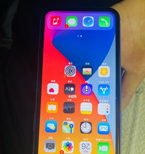 解决iPhone11屏幕突然变暗的方法（如何应对iPhone11屏幕亮度突然下降的问题）