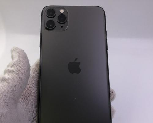 如何在iPhone11手机上添加公交卡（简单操作让你轻松畅行城市）