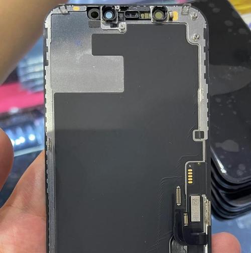 iPhone13屏幕卡死黑屏处理方法（解决iPhone13屏幕卡死和黑屏问题的有效技巧）