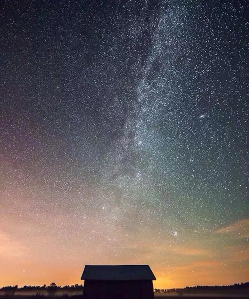 探寻苹果手机夜景的瑰丽世界（用一部苹果手机，开启夜晚的奇妙之旅）