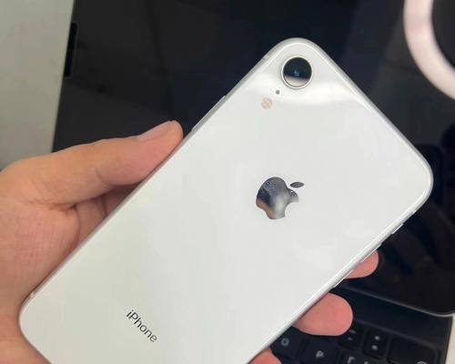 解析iPhoneXR双卡功能（一机双卡，让生活更自由）