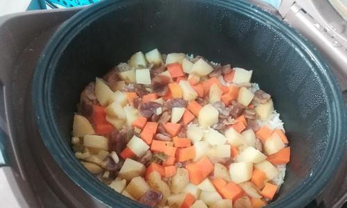 电饭煲焖饭夹生的原因及解决方法（揭秘电饭煲焖饭夹生的五大因素）